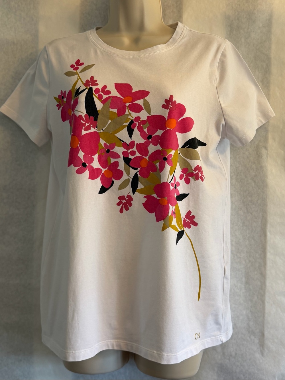 Calvin Klein White‎ Tee with Pink and Orange Floral Accent Sz-M.  X11